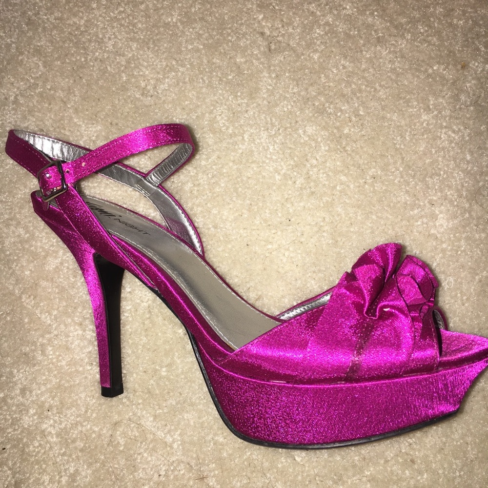 Magenta Fioni Night Heels: Size 8